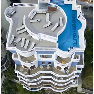 Monte Cristo With Rooftop Pool Sarandë